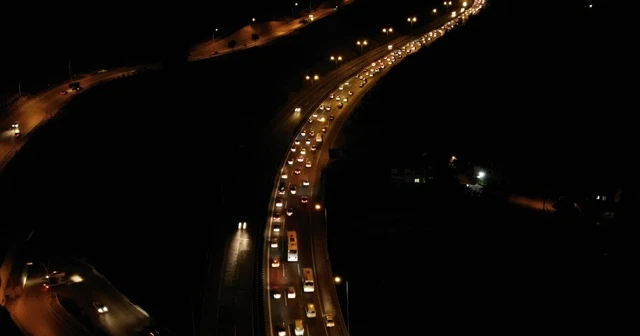 Kocaeli TEM Otoyolu'nda bayram trafiği sürüyor