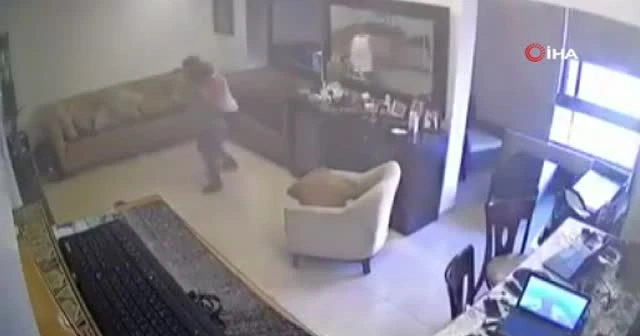 Lübnanlı babanın patlamada oğlunu kurtarmaya çalıştığı anlar