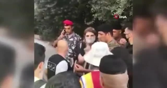 Lübnanlı protestocular Adalet Bakanı’na suyla saldırdı