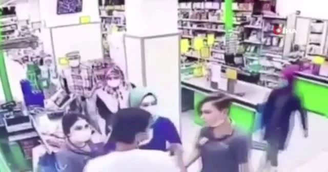 Marketteki kadın çalışanlara yumruklu saldırı anları kamerada