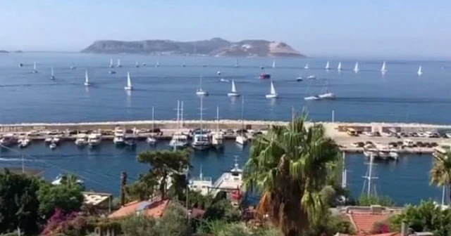 Meis Adası önünde anlamlı Zafer Bayramı kutlaması