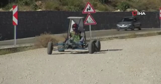 Pandemi sürecinde evde sıkılan liseli genç, su motorundan 'buggy' araba yaptı
