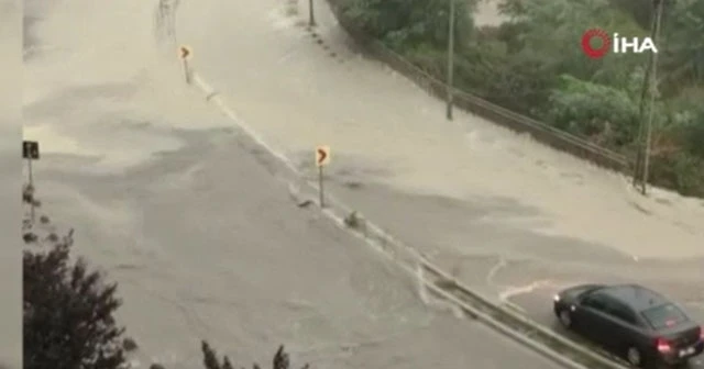 Sağanak Arnavutköy'de yolları göle çevirdi