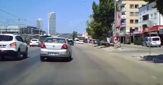 Trafikte tehlikeli makas kamerada
