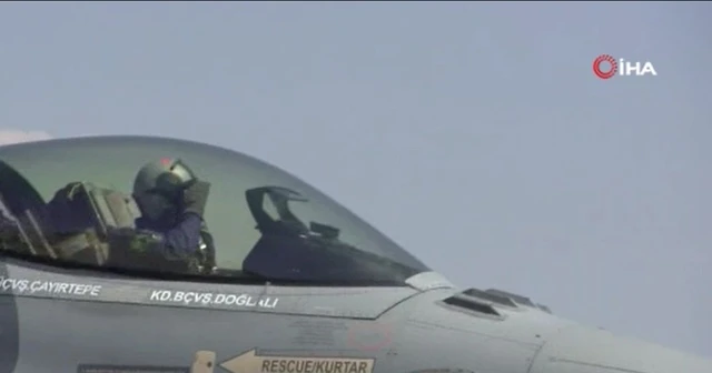 Türk F-16’ları Azerbaycan'a ait savaş uçakları ile Azerbaycan semalarında