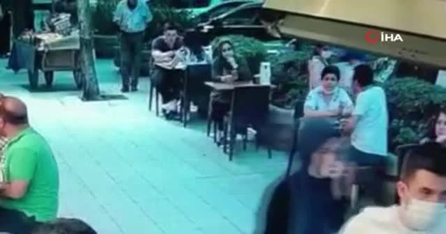 Ünlü baklavacıda çanta hırsızlığı kamerada