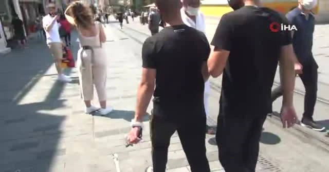Vakalar artarken Taksim’de maske yine unutuldu