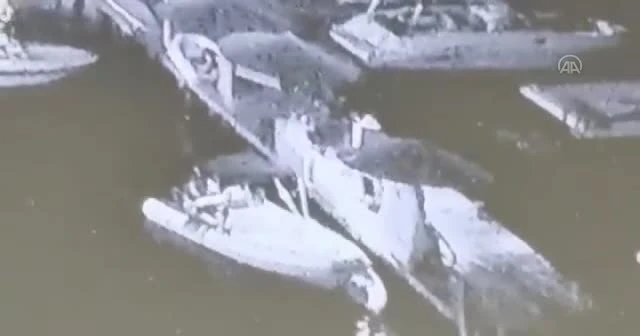 Yüzerek yaklaştığı botu böyle çaldı