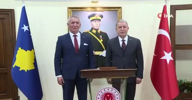 Bakan Akar, Kosova Savunma Bakanı Quni ile bir araya geldi