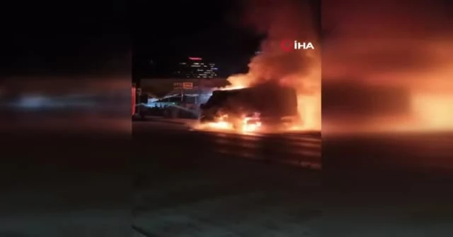 Bursa’da seyir halindeki minibüs alev alev yandı