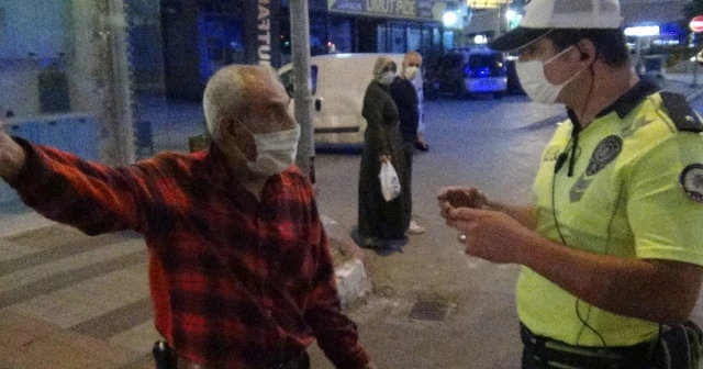 Ceza yedi, polis ikaz etti, yine bildiğini okudu
