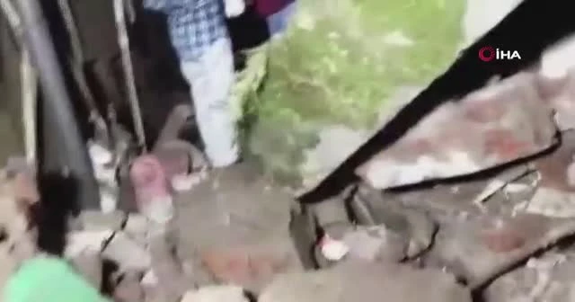 Hindistan’da çöken binanın bilançosu artıyor