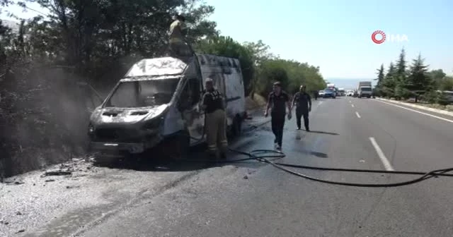 İçerisinde hasta olan ambulans seyir halindeyken alev alev yandı