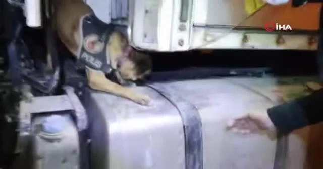 İkiye bölünmüş yakıt deposunda 310 kilo 880 gram likit eroin ele geçirildi