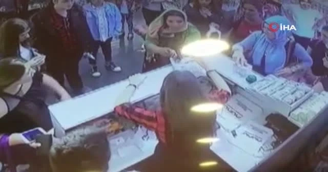 Kasiyerin dikkati, kadını yakalattı