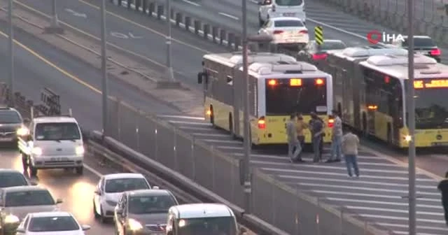 Metrobüse kurşun isabet etti