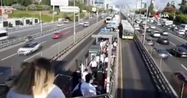 Metrobüslerde sosyal mesafesiz yolculuk