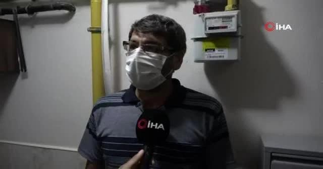 Muhtar vaka görülen apartmanları tek tek dezenfekte ediyor