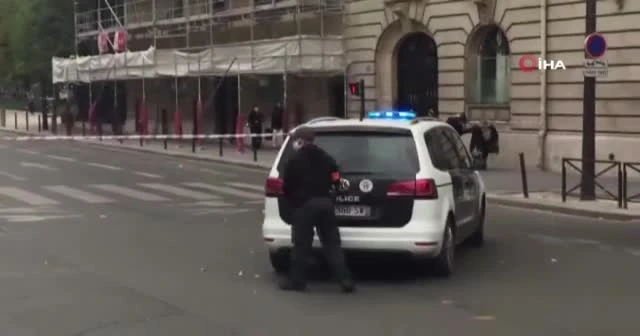 Paris’te bomba ihbarı üzerine Eyfel Kulesi’nin çevresi boşaltıldı