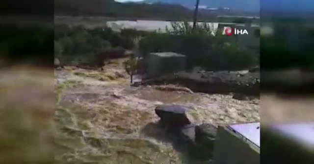 Patlayan sulama borusu tarım alanlarını sular içinde bıraktı