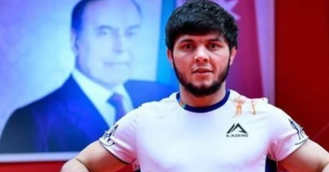 Şampiyon boksör cepheye gitti