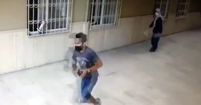 Yaşlı kadınına kapkaç anı kamerada