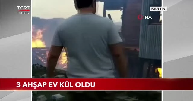 3 ahşap ev kül oldu
