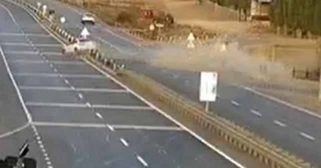 3 kişinin yaralandığı feci kaza güvenlik kamerasında