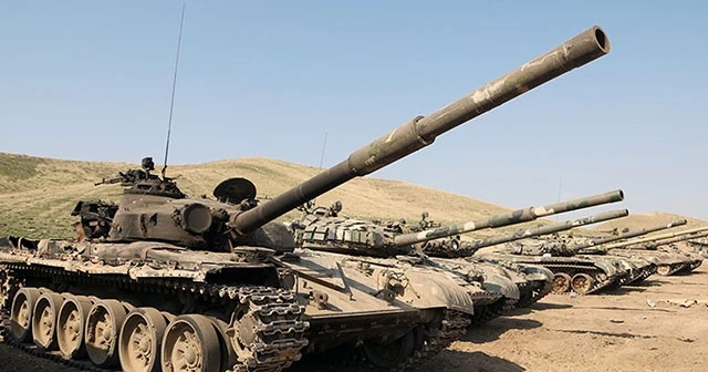 Azerbaycan'ın Ermenistan ordusundan ele geçirdiği askeri araçlar görüntülendi