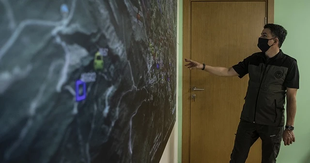 Bakan Pakdemirli: "Yangın yaklaşık 300 hektarlık bir alanda etkili oluyor"