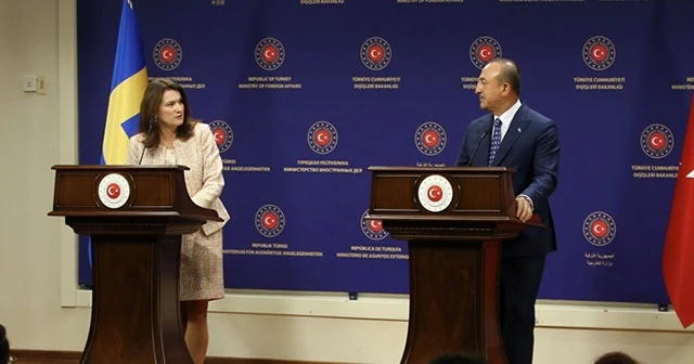 Basın toplantısında gergin anlar