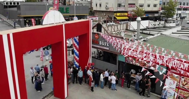 Bedava döner alabilmek için uzun kuyruk oluşturdular