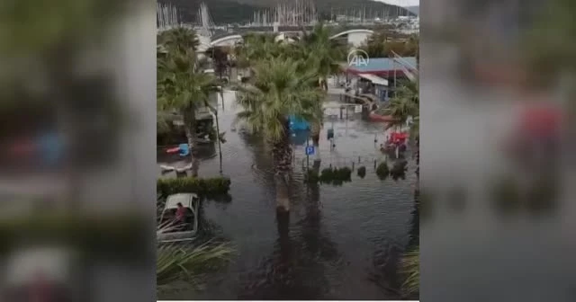 Deprem sonrası Sığacık ve Akarca mahallelerinin sahil kesimi su altında kaldı