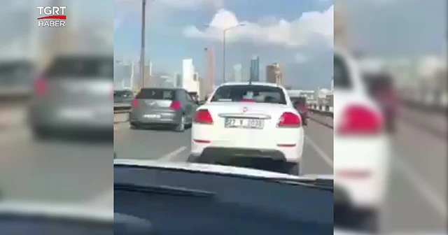 Beşik gibi sallandılar