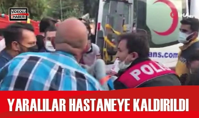 Enkazdan kurtarılan yaralılar ambulanslara bindirildi