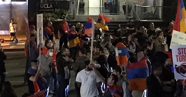 Ermeni göstericiler Los Angeles’da yolu kapatıp gösteri yaptı