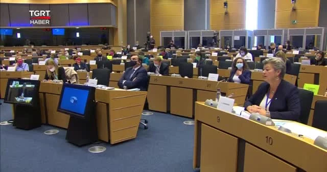 Göçmen zulmüne destek olan Frontex'e sorgu
