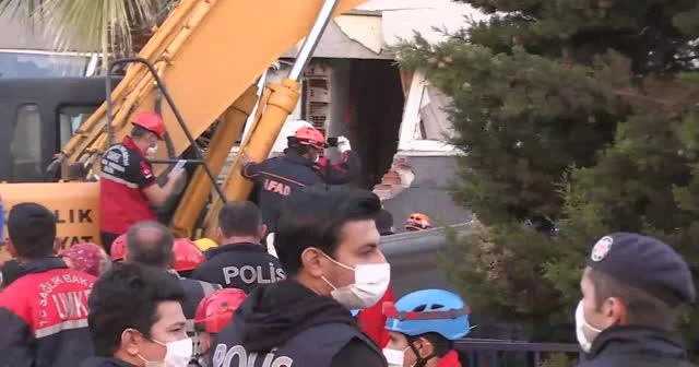 Helim Sarı'nın enkazdan çıkarılma anı