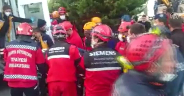 Hülya Özmet enkazdan 17 saat sonra yaralı kurtarıldı