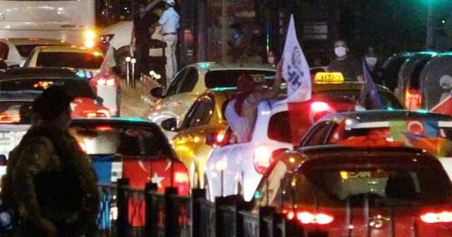 İstanbul'da yüzlerce araçla Azerbaycan'a destek konvoyu