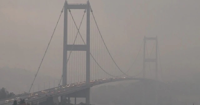İstanbullular Cumartesi sabahına sisli bir havayla uyandı