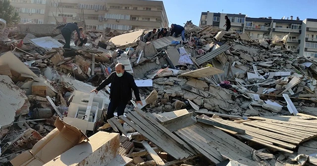İzmir'de 6,6 büyüklüğünde deprem