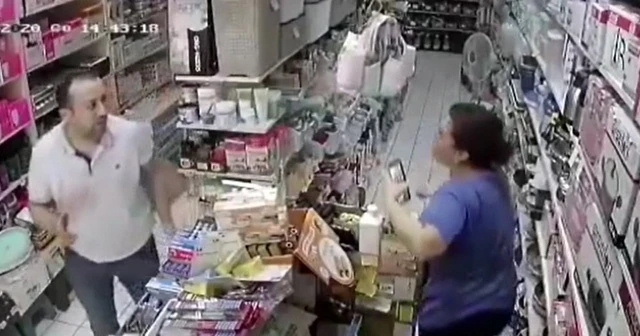 İzmir'de meydana gelen deprem güvenlik kamerasında