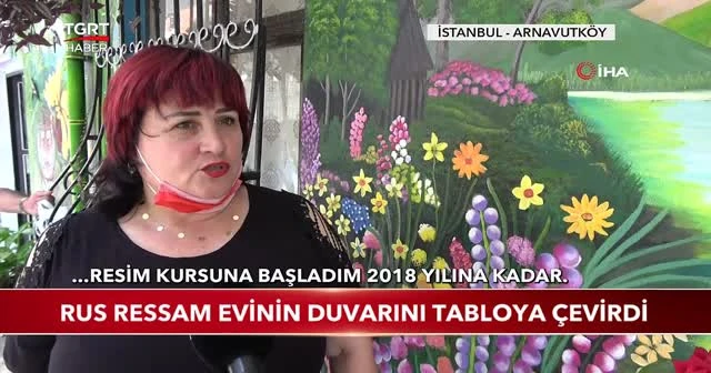 Rus ressam evinin duvarını tabloya çevirdi