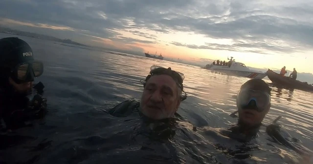 Su altında kalan güverteden nefes kesen kurtarma