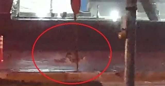 Su dolan yol çalışmasına düştü