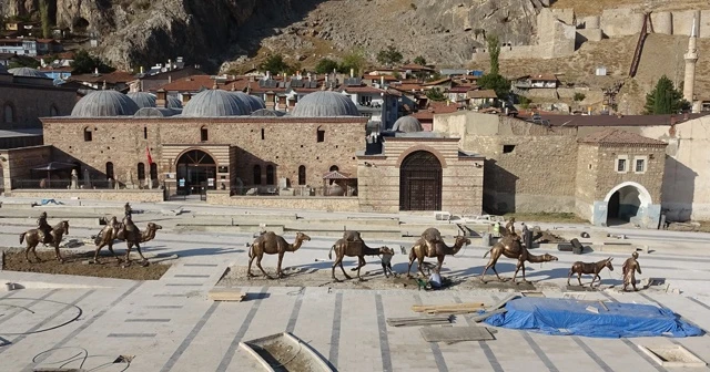 Tarihi çarşıya yerleştirildi, görenlerin dikkatini çekiyor