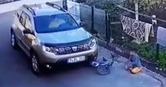 Yol kenarındaki çocuğun bisikletini ezdi!