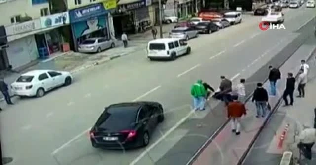 Yolun karşısına geçmek isterken canından oldu