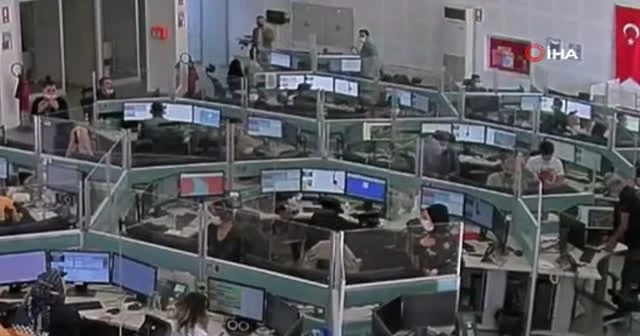 112 Çağrı Merkezi'nde deprem anları kamerada